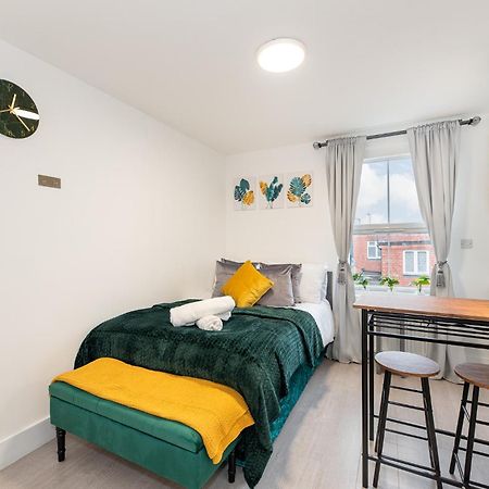 Small And Trendy Studio 3B Лондон Екстер'єр фото